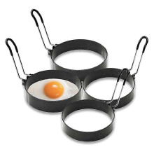 (As show, One size) Egg Yolk Breakfast Omelette Ring Thick Omelette Mold with Silicone Applicator Brush (4 Pcs)