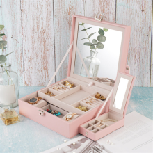 Schmuckschatulle für mädchenhafte rosa Ringe zur Aufbewahrung und Präsentation von Schmuck