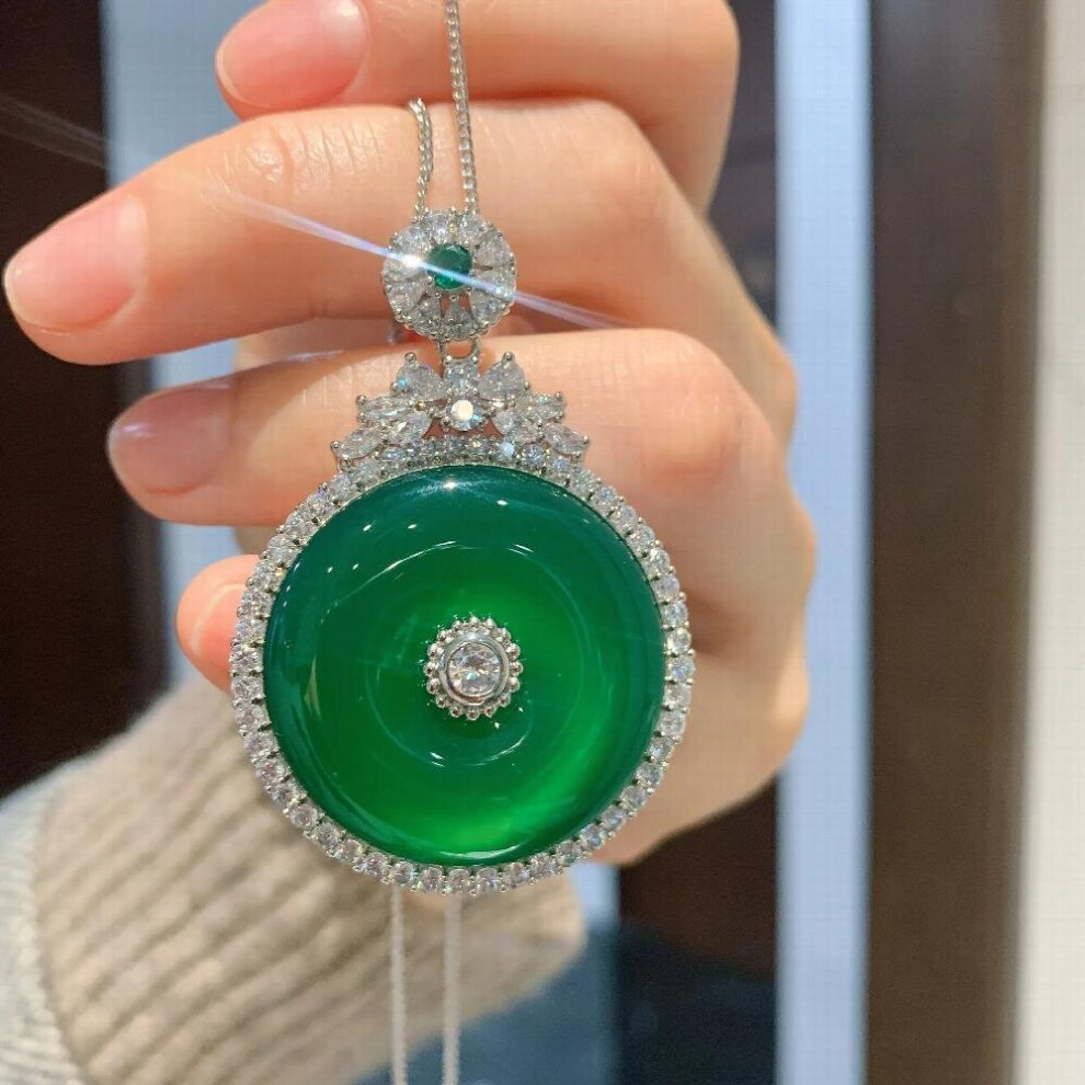 Collier ras du cou avec pendentif émeraude rond et chaîne en argent pour femme