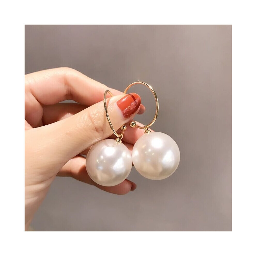 Grand bijou pendentif en perles à offrir