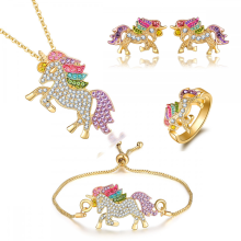 Ensemble collier, bracelet, boucles d'oreilles et bague licorne en or