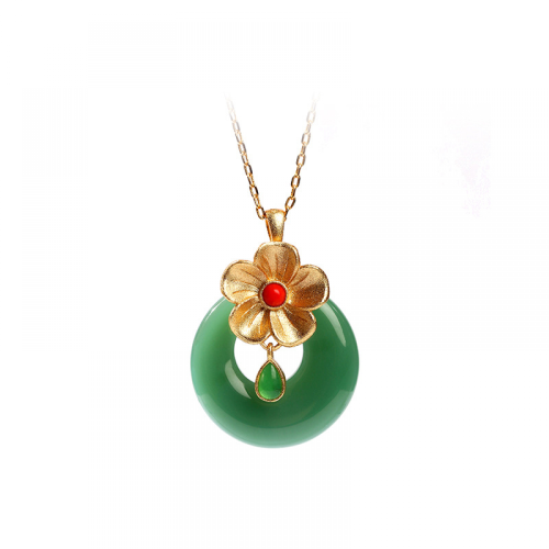 Colar com pingente de jade verde