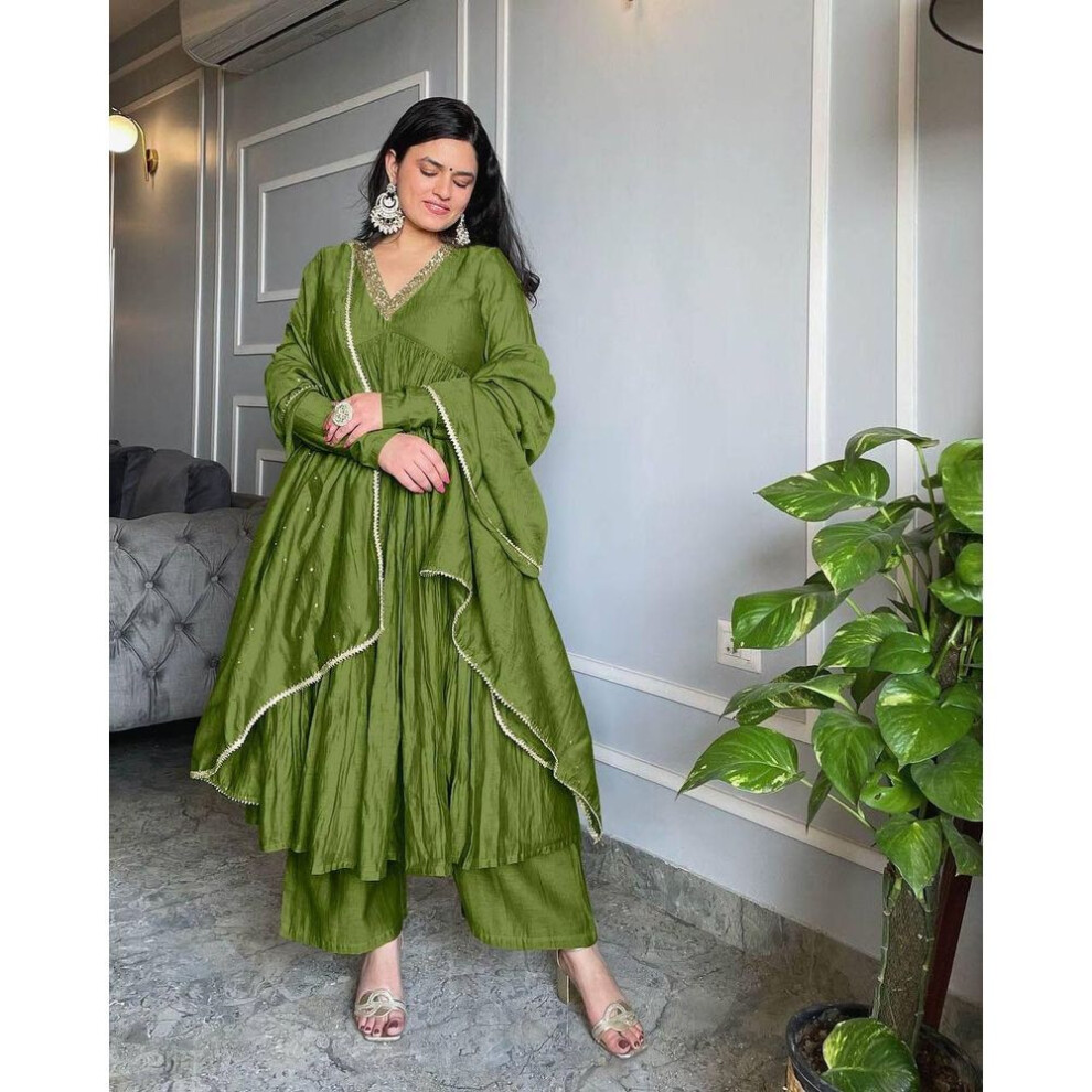 *launching New  Đěsigner Party Wear Look Pur Chinon Silk Top Plazzo & Dupatta Set*
