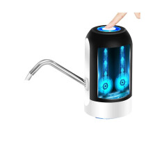 Distributore di acqua elettrico portatile a forma di bottiglia con pompa per acqua potabile e ricarica