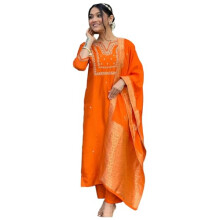 Gosriki Silk Blend Blend bordou Kurta com Pant & Dupatta (Manushi Orange-GS_L_ORANGE_LARGE)