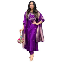 Gosriki Silk Blend Blend bordou Kurta com Pant & Dupatta (Manushi come ou
