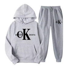 Tweedelig dames trainingspak met lange mouwen en cropped patroon, grijze kleur