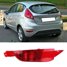 Vasemman takapuskurin heijastin 1552730 Sopii malleihin Ford Fiesta Mk7