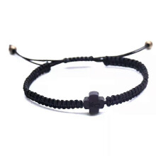Pulsera de la suerte retráctil con cruz de madera trenzada negra hecha a mano para hombres y mujeres.