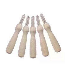 5 stücke Nützliche Stossen Filz Nadeln Solide Holz Griff Halter mit Filz Nadeln Gefilzt Tier Nadel