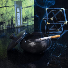 (As show, One size) Ceramic Ashtray With Lids, Windproof Ashtray For Cigarettes For Indoor Or Outdoor Use (black)