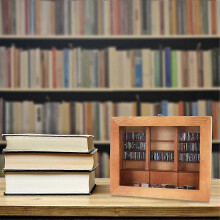 Estantería para aliviar la ansiedad con 200 libros en miniatura de madera. ¡Alivia tu ansiedad!