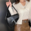 Borsa a tracolla da donna nera, piccola, in pelle PU, con pochette. 4