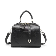 Bolsa quadrada preta de PU bolsa de ombro feminina bolsa de rebite vintage moda