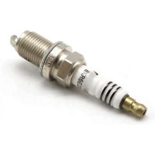 Set of four spark plugs BPR6EIX 6637, automotive compatible