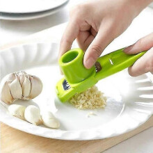 1-pack Multifunctional Manual Ginger Garlic Grinder Grater