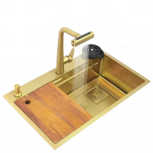 Luxuriöser Gold 4 - Funktions - Küchenarmatur mit Nano - beschichtetem Edelstahl - Einzelbecken und kratzfester goldener Wasserfallarmatur
