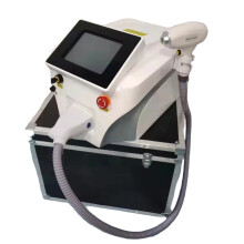 Professionelle schmerzfreie Diodenlaser - Haarentfernungsmaschine mit 3 Wellenlängen für Hautverjüngung