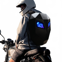 3D Hard Shell LED Motorradrucksack mit programmierbarem Vollfarbdisplay & wasserdichtem Design