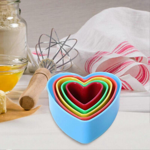5pcs Heart-shaped Baking Molds Colored Plastic Biscuit Molds for Home Cooking 2