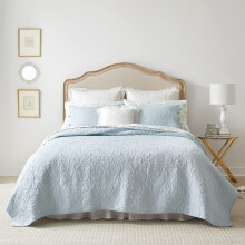 Laura Ashley King Size Quilt Set Cotton Reversible Bedding with Matching Shams Ideal for All Seasons & Pre-Washed for Added Softness Breeze Blu