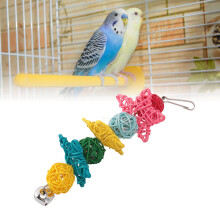 Papageien-Kauspielzeug Rattan-Käfig Glöckchen Zufällige Farbe