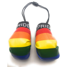 Red Hat Ent Hangende auto Spiegel Mini Bokshandschoenen (Pride Rainbow)