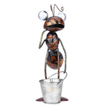 (1) Ant Display Mold Decorative Interesting Exquisite Wrought Iron Ant Garden Statue for Balcony