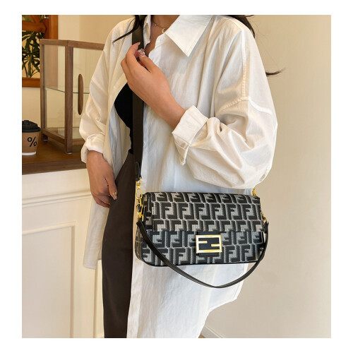 Hands-on shoulder bag crossbody small square bag 2