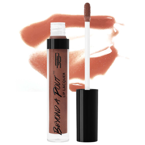 Schwarze Strahlung jenseits eines schmollenden Lippenlacks Lipgloss extra hei