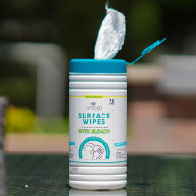 Juniper CLEAN 4 Pack Surface Cleaning Wipes with Bleach All-Purpose Cleaner for Bathroom Kitchen Office 300 Count Canister Fresh Scent Lint