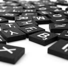 CleverDelights 100 Buchstabenplttchen aus Holz  schwarze Farbe  komplettes Set  Spielersatzteile