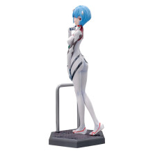 Sega-Luminasta Evangelion: 3.0+1,0 tre volte in una figura di Rei Ayanami