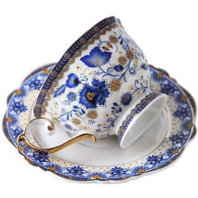 Fijne Britse koffiekop en schotelset van bone china, vintage porseleinen theekopje met blauwe bloemenprint,
