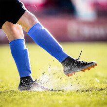 Atmungsaktive Fußball-Schienbeinschoner Herren Damen Wadenumschläge Hoch langlebige Strümpfe