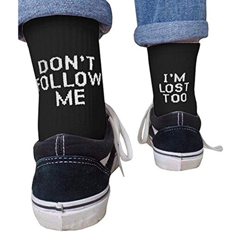 Schwarz/Weiß Baumwollsocken mit witzigen Buchstaben - Eine Größe 1
