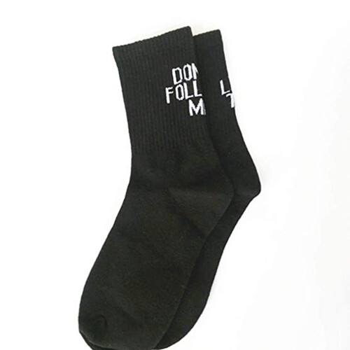 Schwarz/Weiß Baumwollsocken mit witzigen Buchstaben - Eine Größe 2