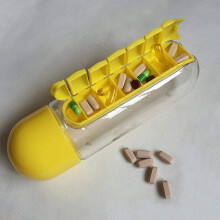 600 ml Wasserflasche & Pillenbox-Organizer 23,5 x 8 x 8 cm