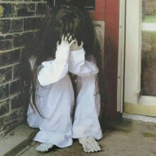 Voice-Activated Trembling Crying Ghost Doll Prop - 3555cm Halloween Haunted House Decoration (Resin & Polyester)