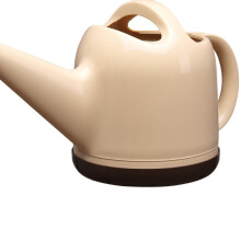 Regadera de plástico beige de 4 L con boquilla rociadora