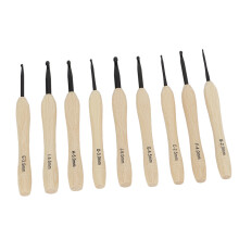9 Stück Häkelnadeln mit braunem Holzgriff 2,0–6,0 mm