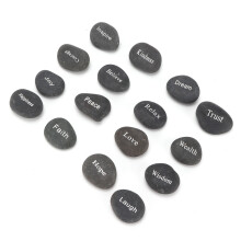 16 pièces galets gravés noir mat divination runique