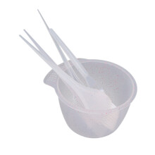 Kit de teinture capillaire en ABS transparent avec bol et pinceau.