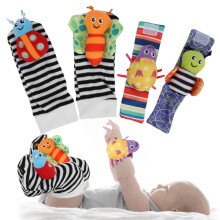Baby-Handgelenk-Rasselspielzeug-Set mit Socken, Weich und Bunt