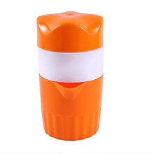 Portable Juicer Orange Lemon Mini Squeezer Fruit Juice Maker