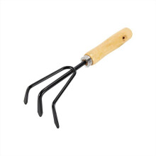 Carbon steel hand cultivator with wooden handle, mini hand cultivator, triple claw rake, VHV hand cultivator