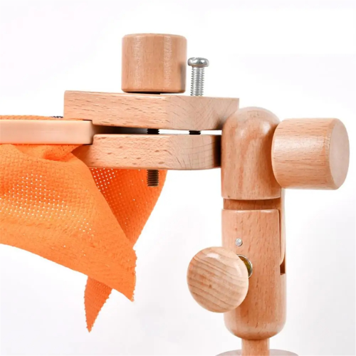 Stickrahmenständer, Stickrahmenständer aus Holz 1