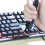 Ferramenta de limpeza para extração e remoção de teclas de teclado. 1