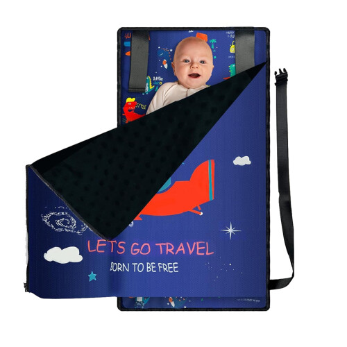 Cama infantil em formato de avião, com edredom para crianças.