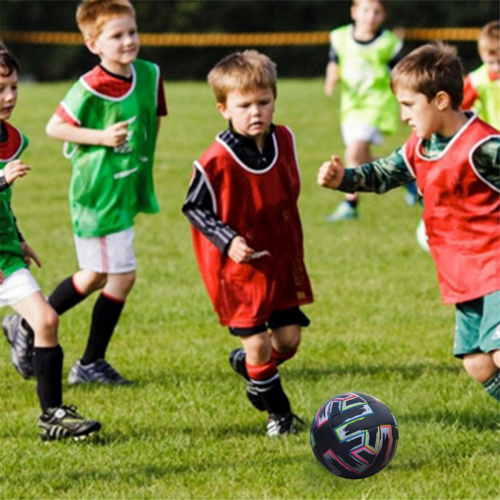 Pallone da calcio taglia 5 in PU nero antiscivolo per erba 1
